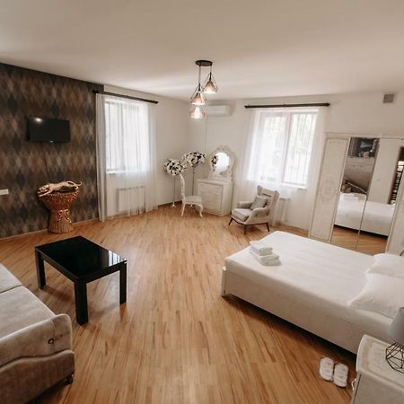 Castle Family Hotel Erivan Dış mekan fotoğraf