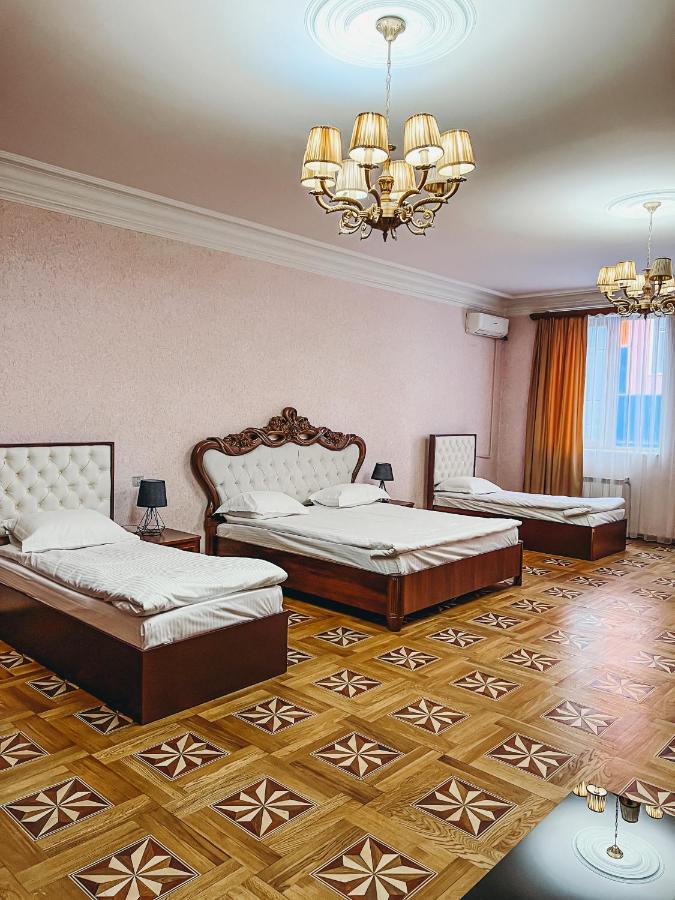 Castle Family Hotel Erivan Dış mekan fotoğraf