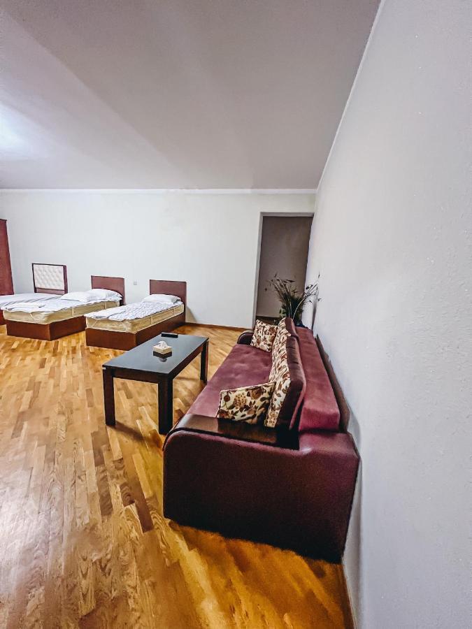 Castle Family Hotel Erivan Dış mekan fotoğraf