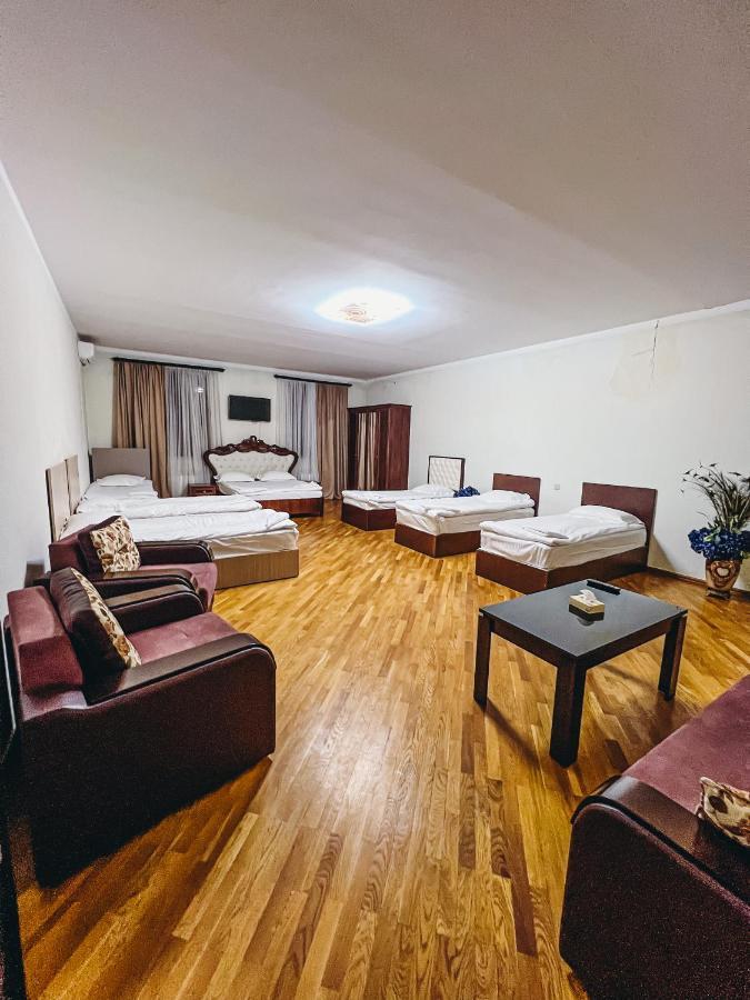 Castle Family Hotel Erivan Dış mekan fotoğraf