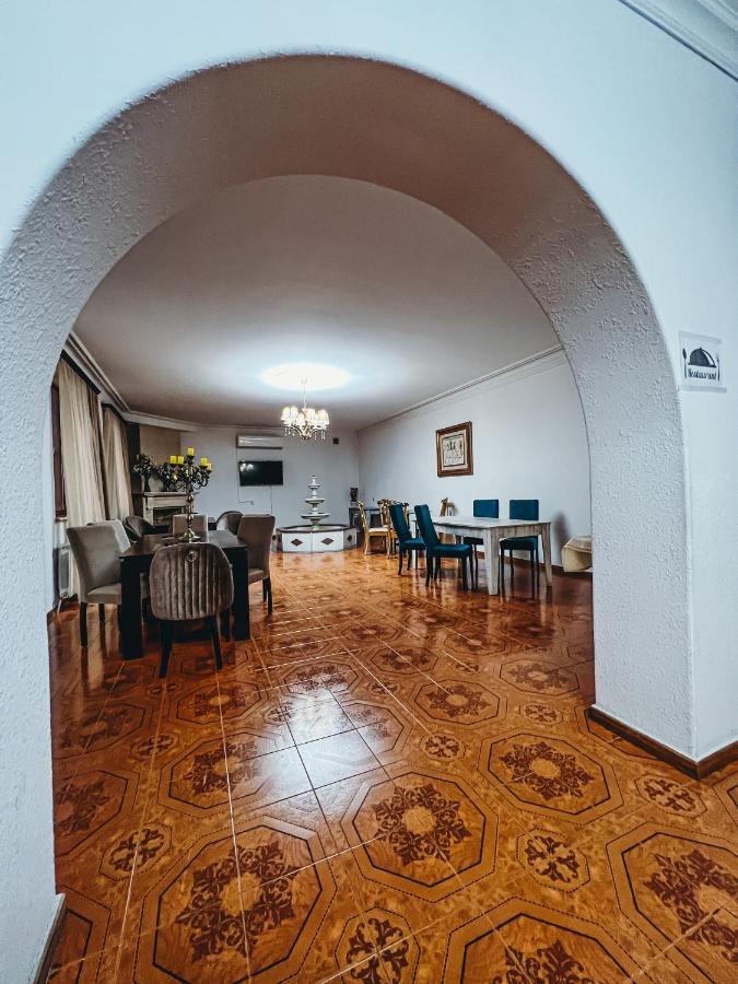 Castle Family Hotel Erivan Dış mekan fotoğraf