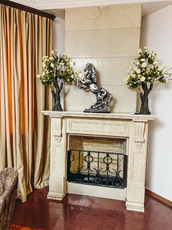 Castle Family Hotel Erivan Dış mekan fotoğraf