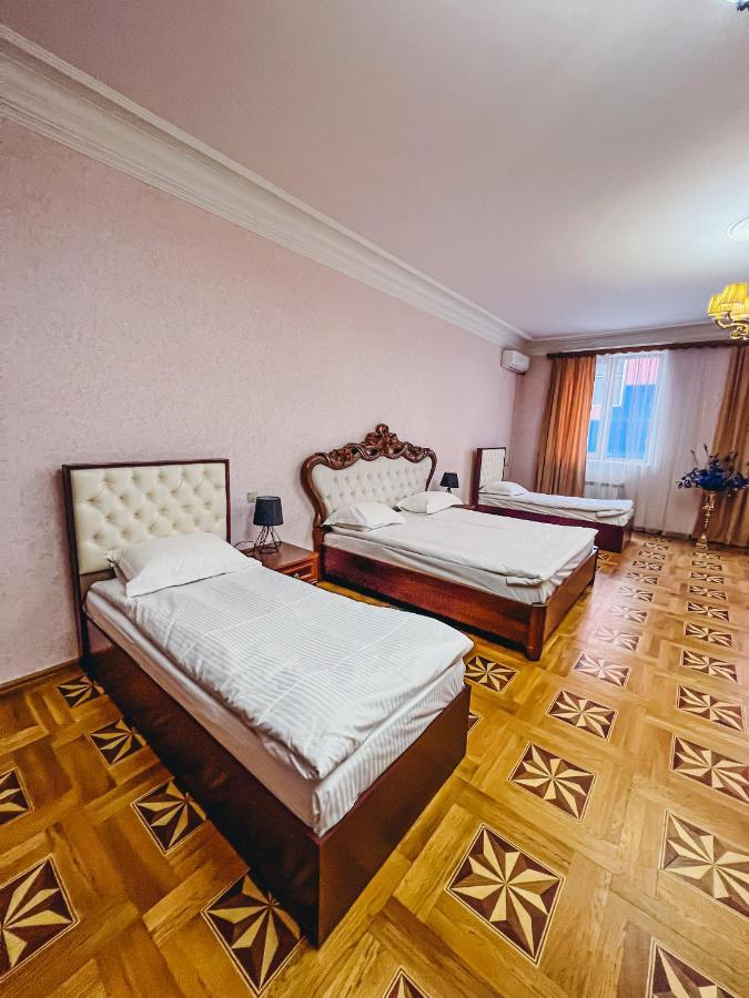 Castle Family Hotel Erivan Dış mekan fotoğraf
