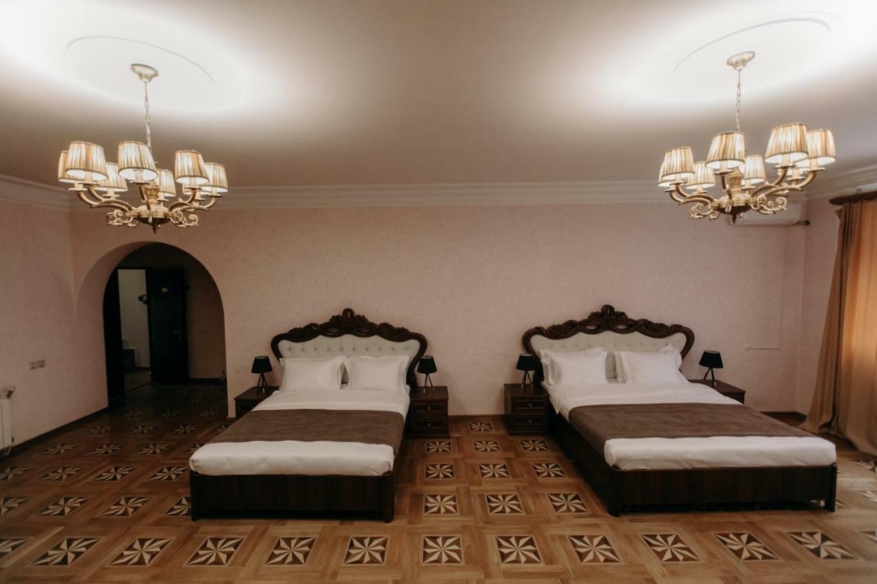Castle Family Hotel Erivan Dış mekan fotoğraf