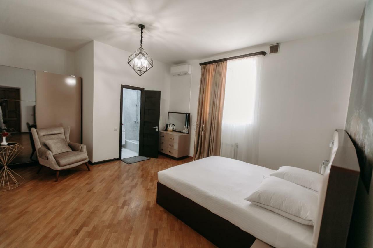 Castle Family Hotel Erivan Dış mekan fotoğraf