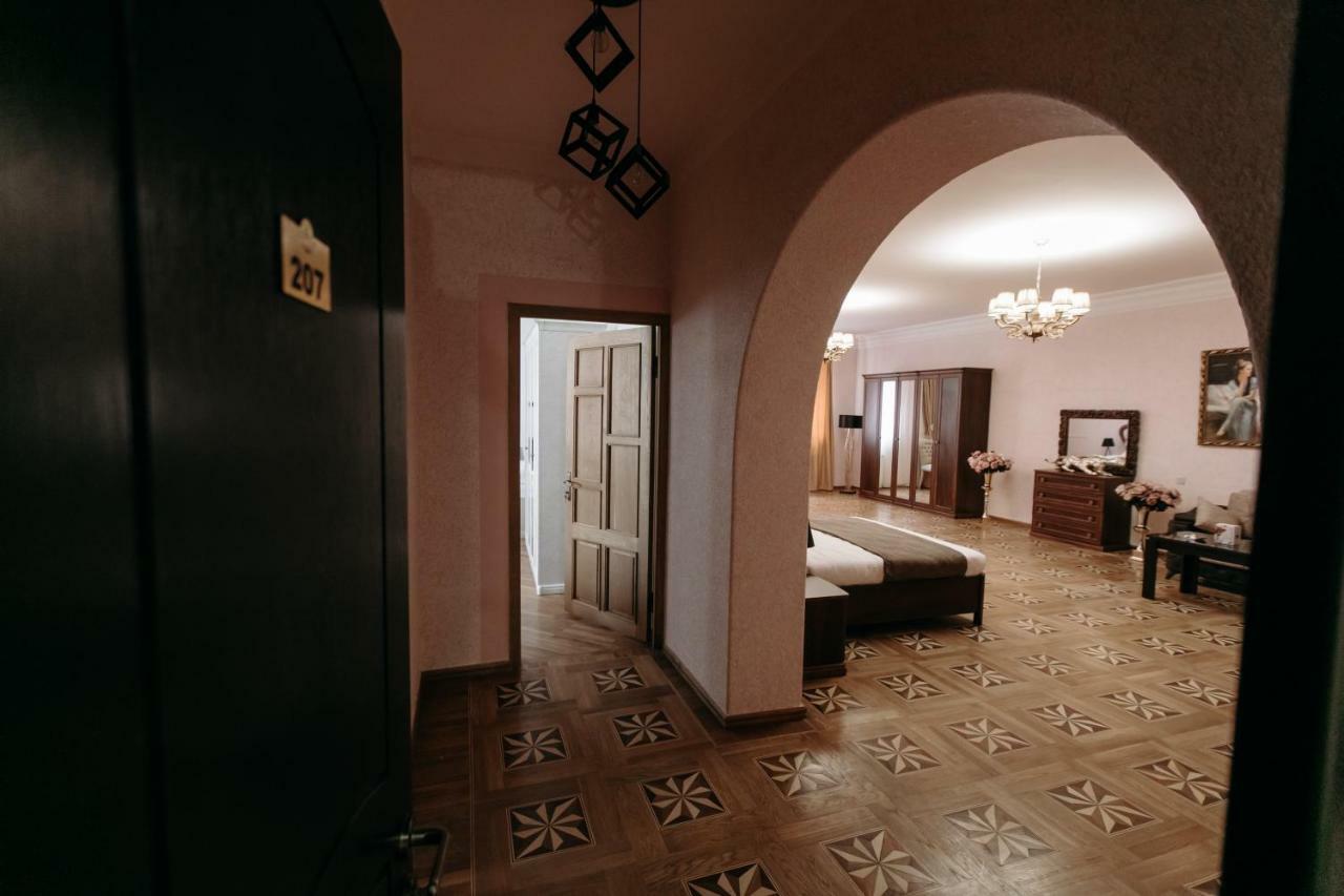 Castle Family Hotel Erivan Dış mekan fotoğraf