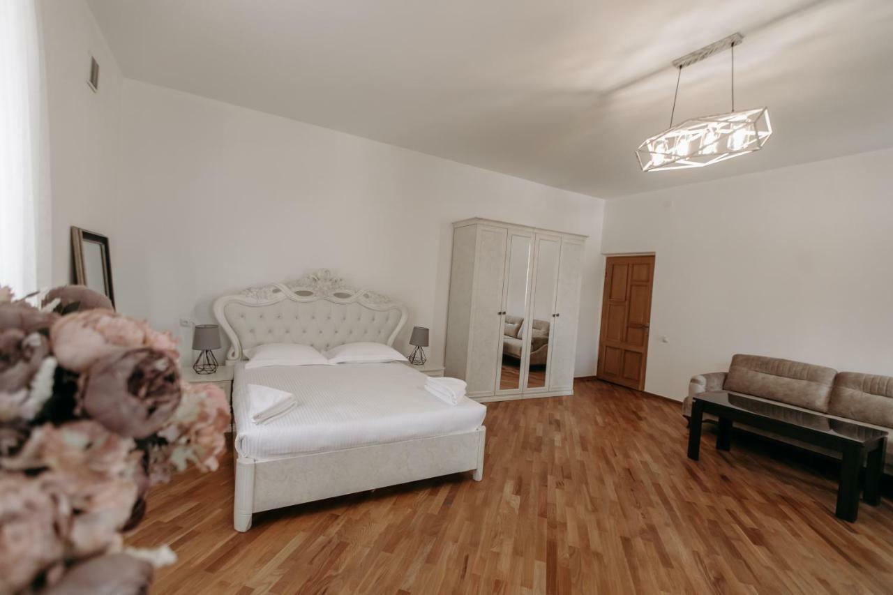 Castle Family Hotel Erivan Dış mekan fotoğraf
