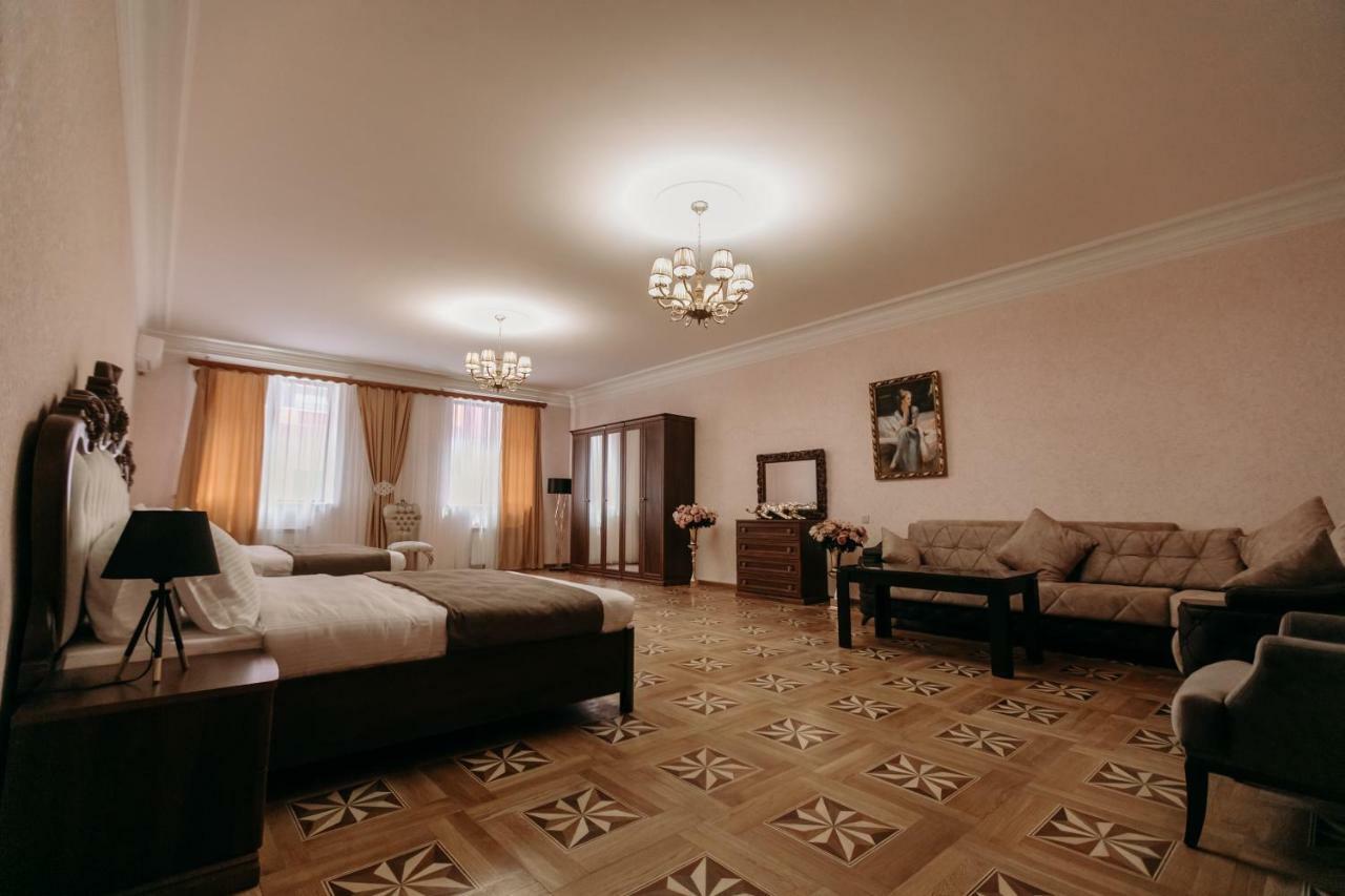 Castle Family Hotel Erivan Dış mekan fotoğraf