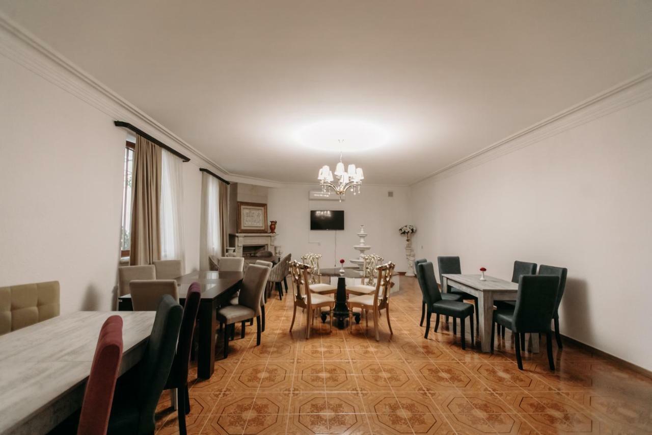 Castle Family Hotel Erivan Dış mekan fotoğraf