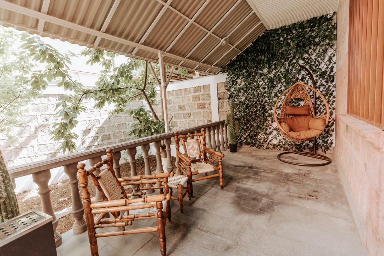 Castle Family Hotel Erivan Dış mekan fotoğraf