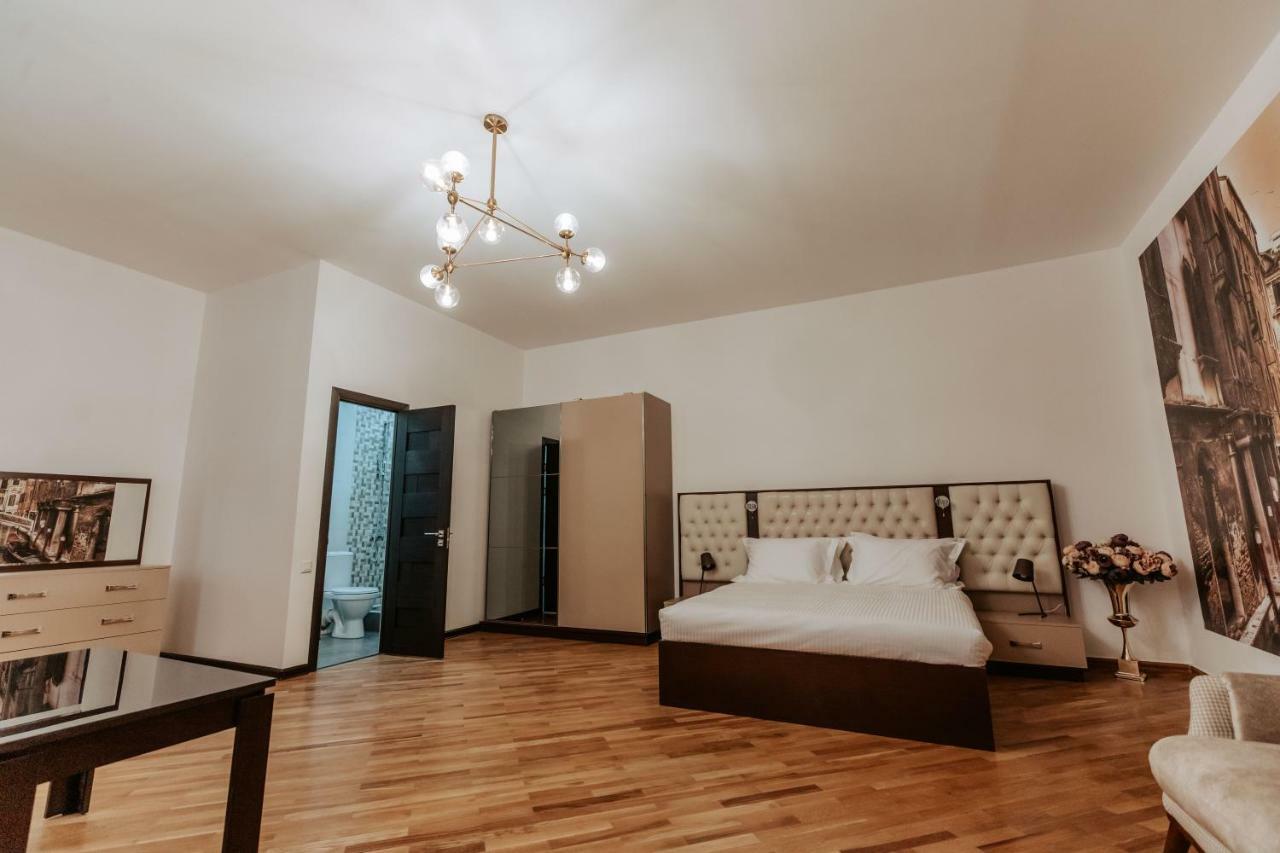 Castle Family Hotel Erivan Dış mekan fotoğraf