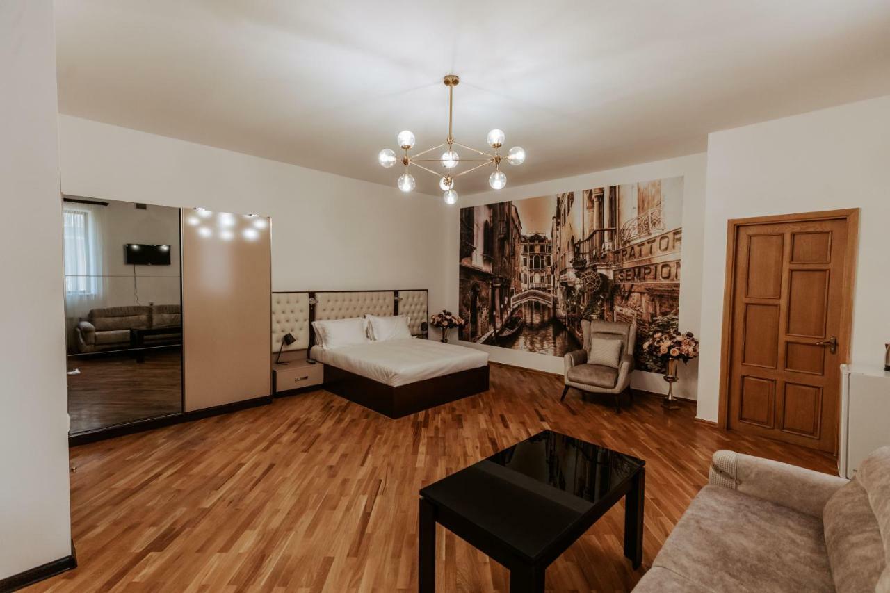 Castle Family Hotel Erivan Dış mekan fotoğraf