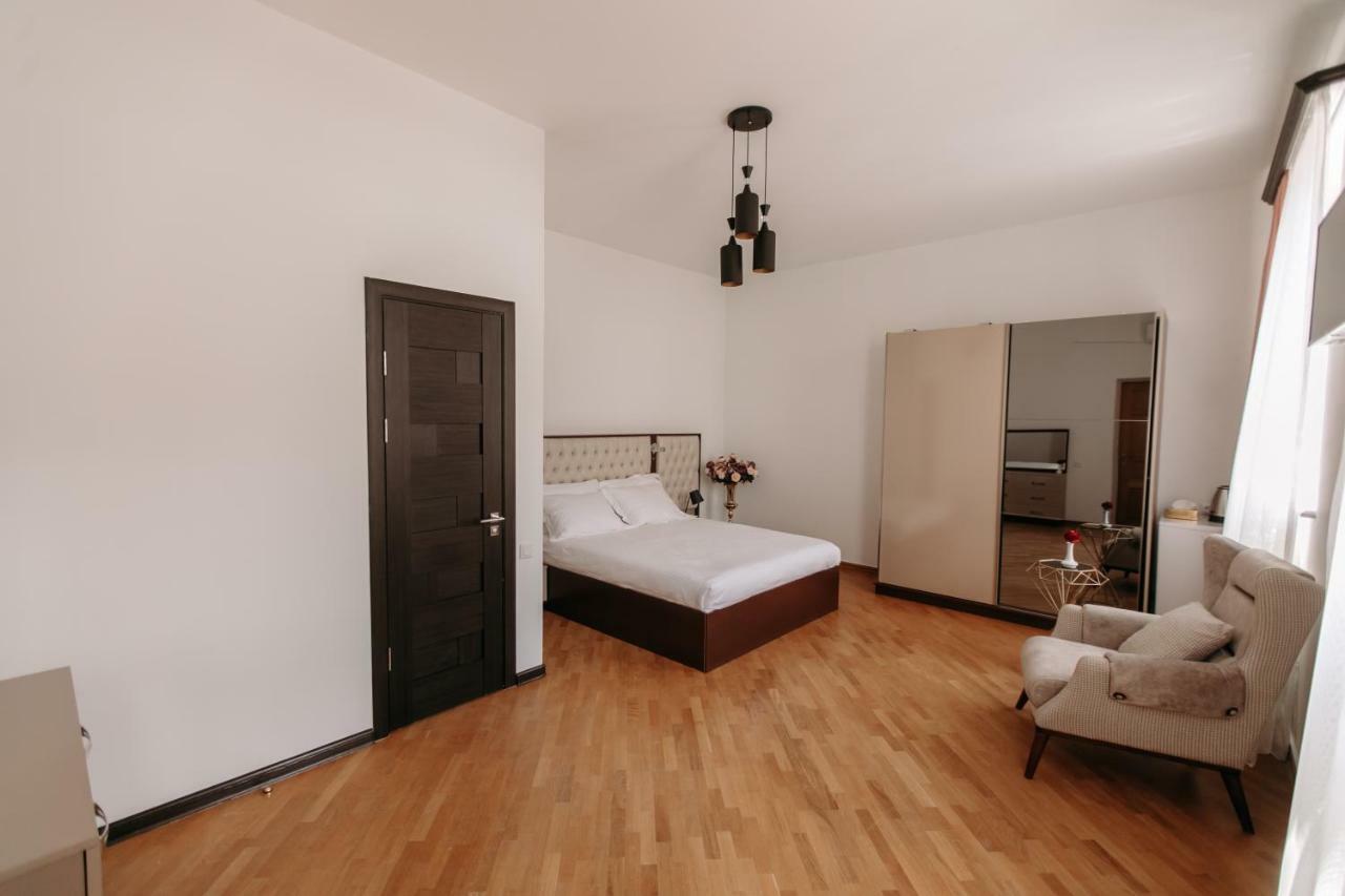 Castle Family Hotel Erivan Dış mekan fotoğraf