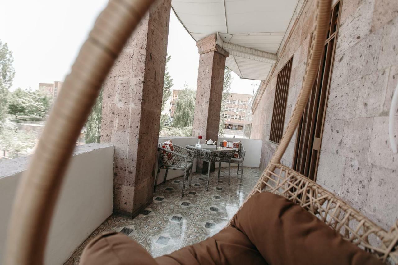Castle Family Hotel Erivan Dış mekan fotoğraf