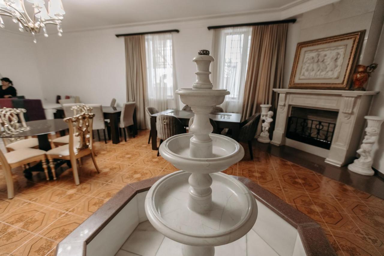 Castle Family Hotel Erivan Dış mekan fotoğraf